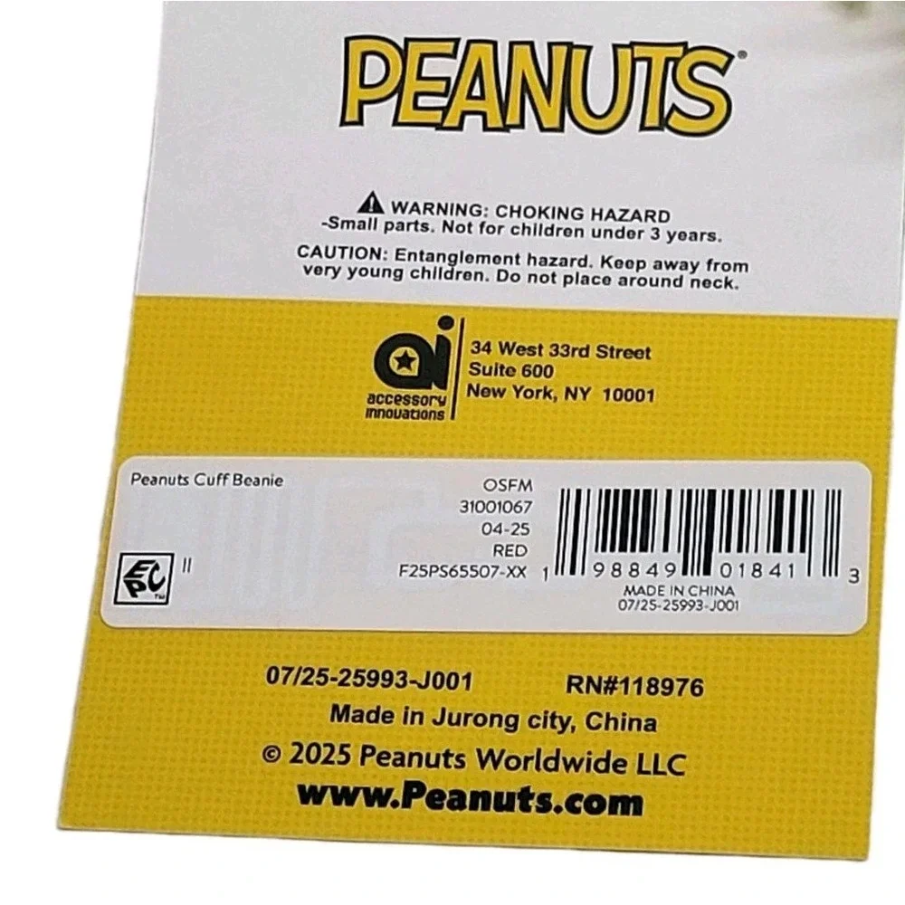 Peanuts Charlie Brown Gang Carolers Beanie Hat Pom Pom Winter‎ NWT
